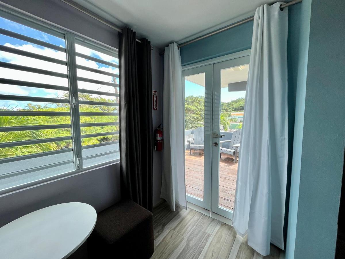 ויסקז Old Crow Hotel And Suites מראה חיצוני תמונה