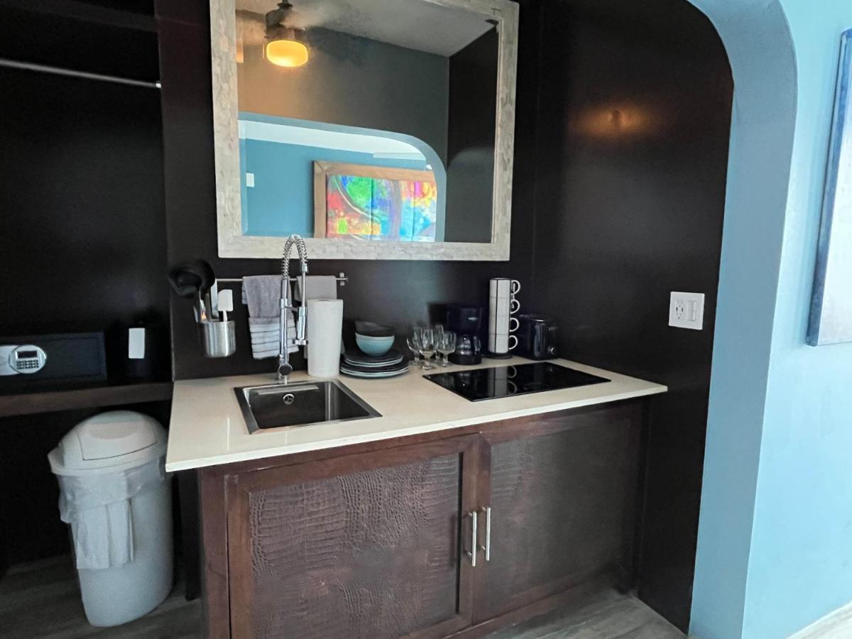 ויסקז Old Crow Hotel And Suites מראה חיצוני תמונה