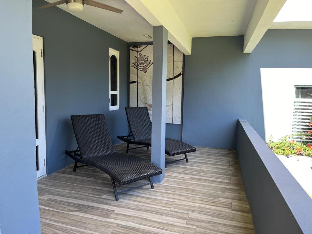 ויסקז Old Crow Hotel And Suites מראה חיצוני תמונה