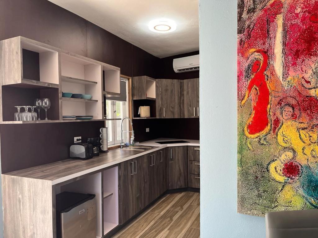ויסקז Old Crow Hotel And Suites מראה חיצוני תמונה