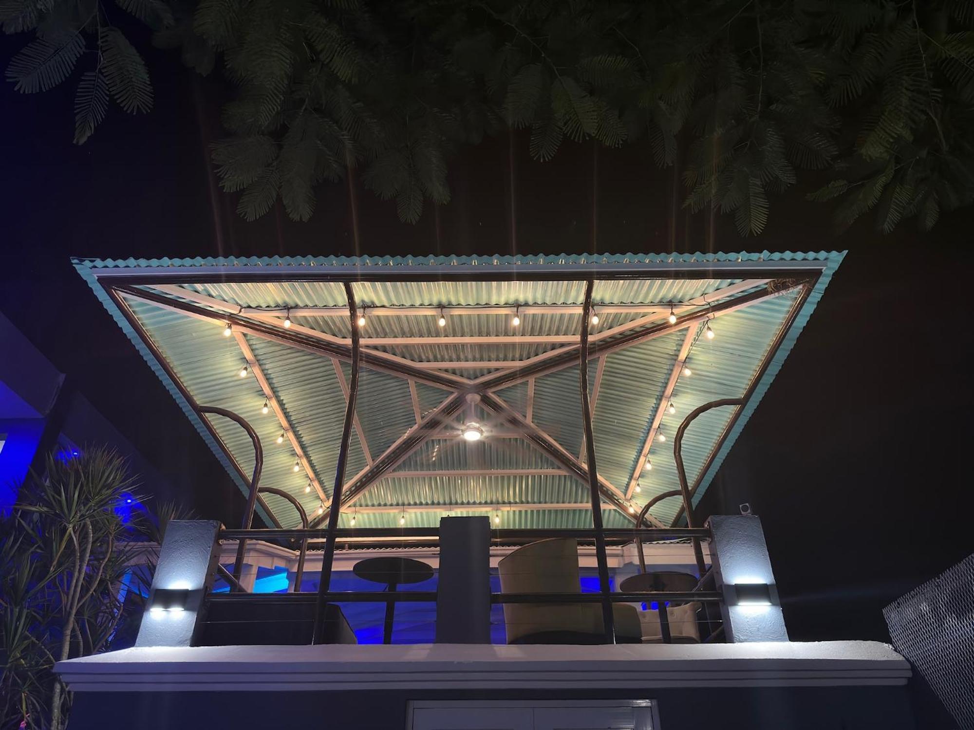 ויסקז Old Crow Hotel And Suites מראה חיצוני תמונה