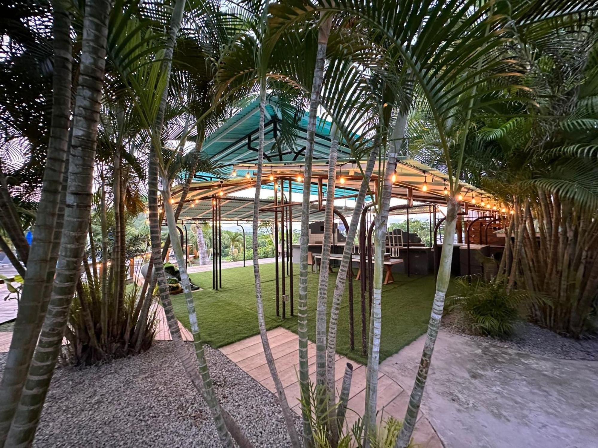 ויסקז Old Crow Hotel And Suites מראה חיצוני תמונה