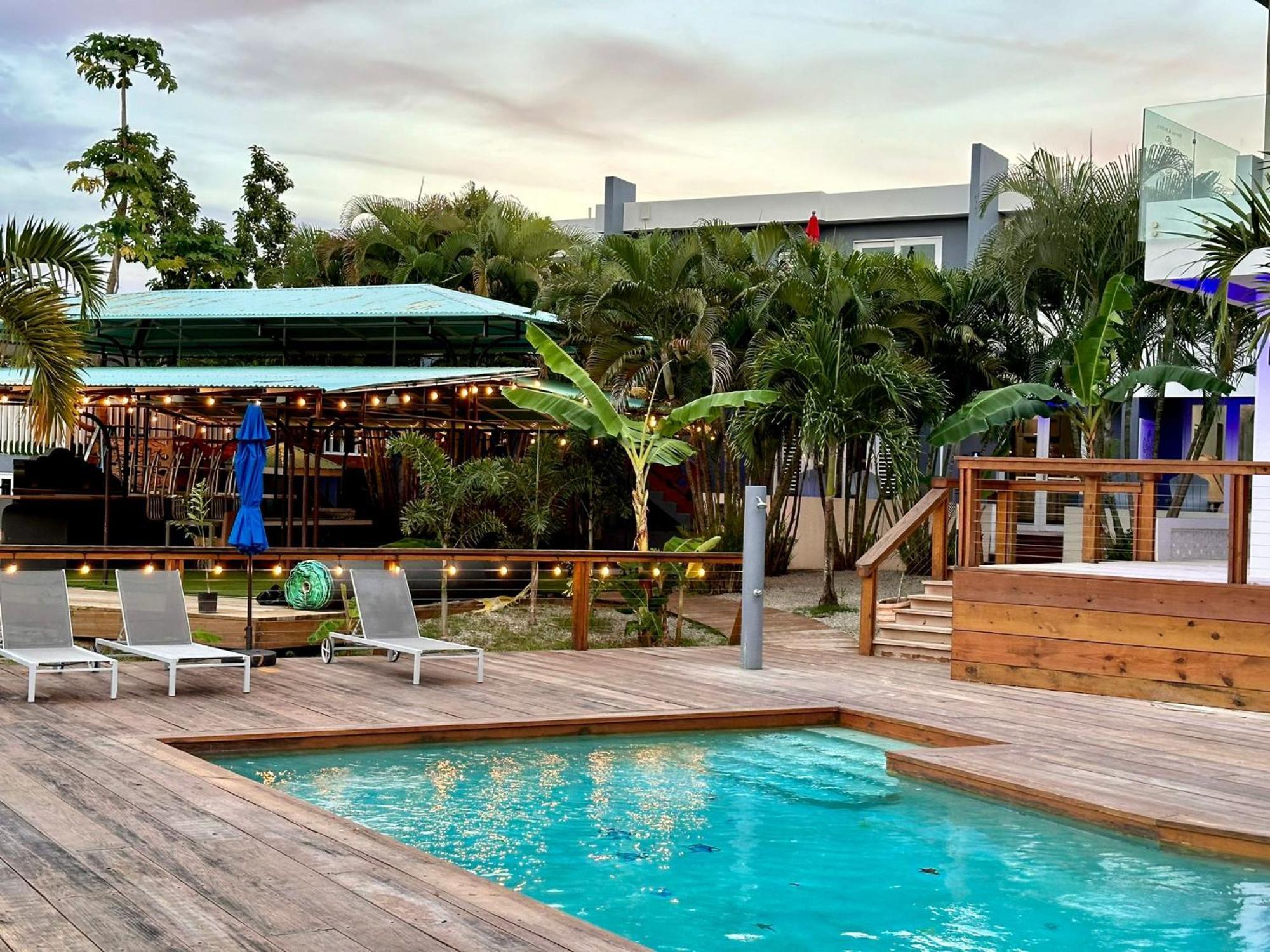 ויסקז Old Crow Hotel And Suites מראה חיצוני תמונה