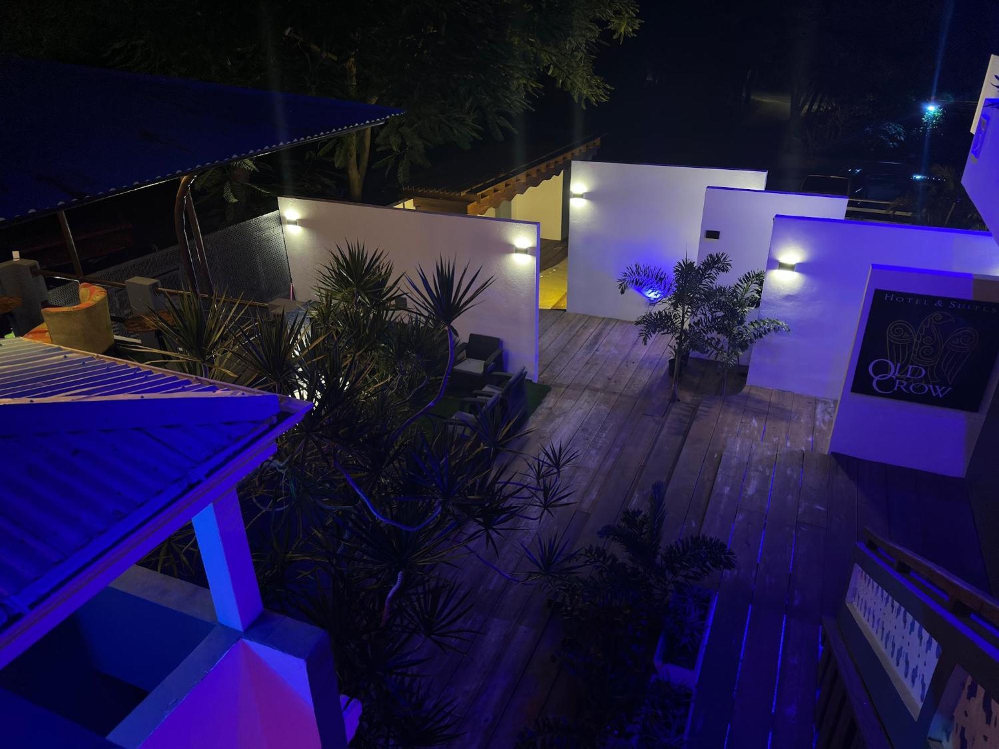 ויסקז Old Crow Hotel And Suites מראה חיצוני תמונה