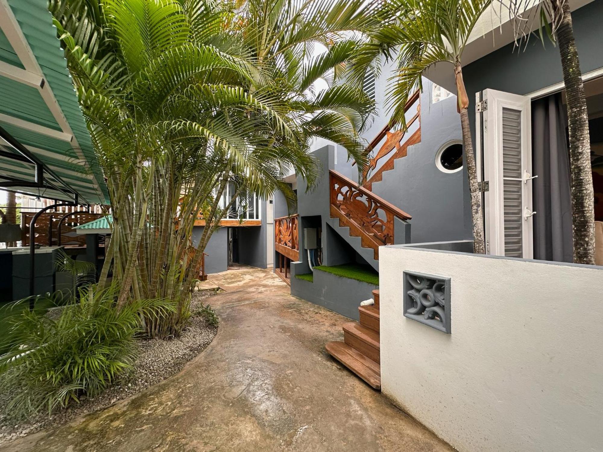 ויסקז Old Crow Hotel And Suites מראה חיצוני תמונה