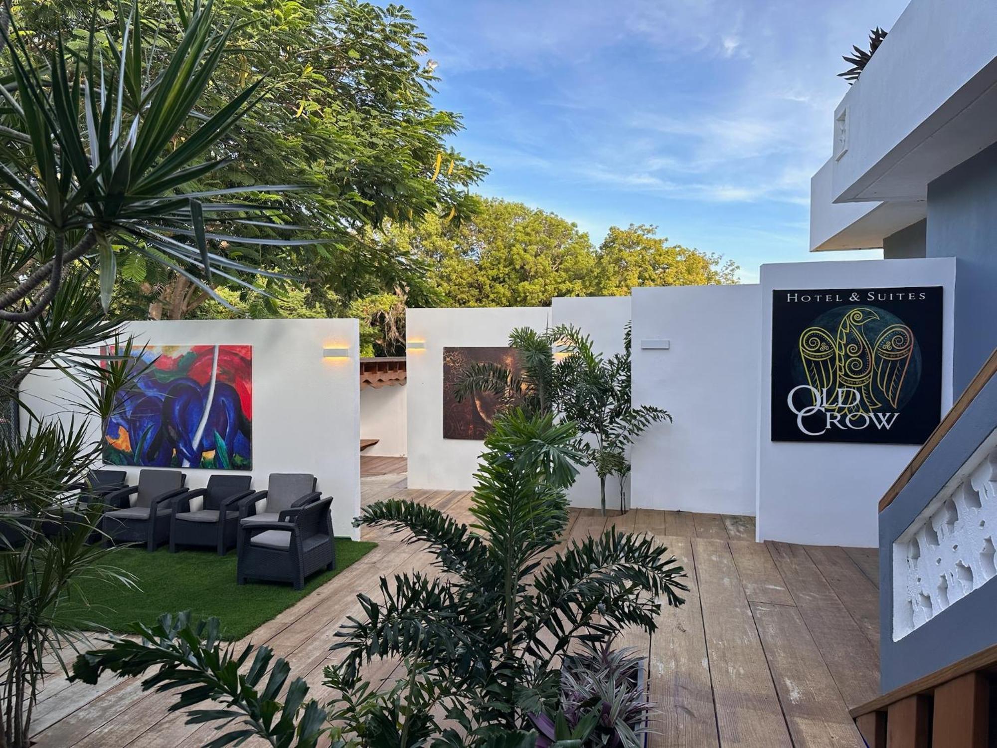 ויסקז Old Crow Hotel And Suites מראה חיצוני תמונה