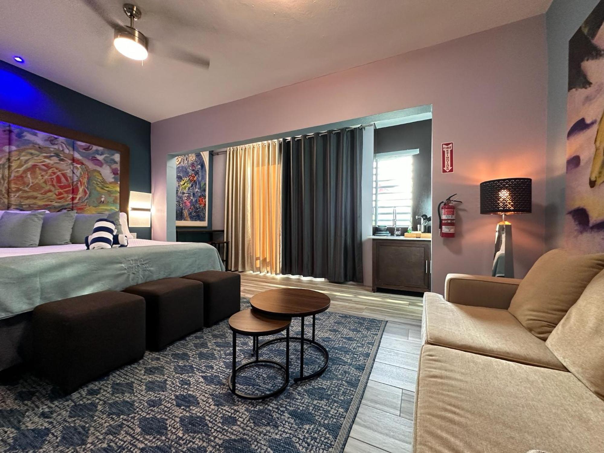 ויסקז Old Crow Hotel And Suites מראה חיצוני תמונה
