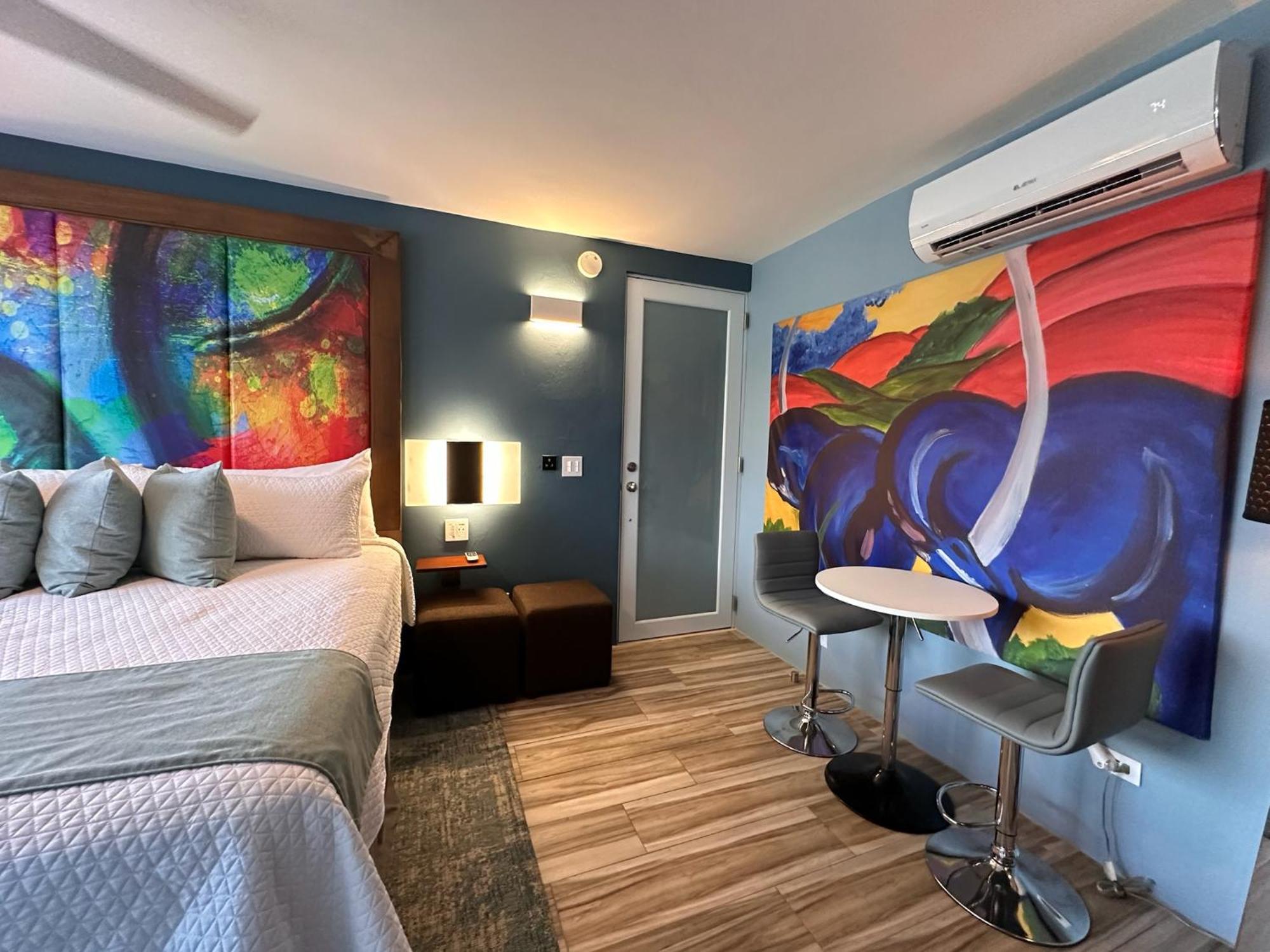 ויסקז Old Crow Hotel And Suites מראה חיצוני תמונה