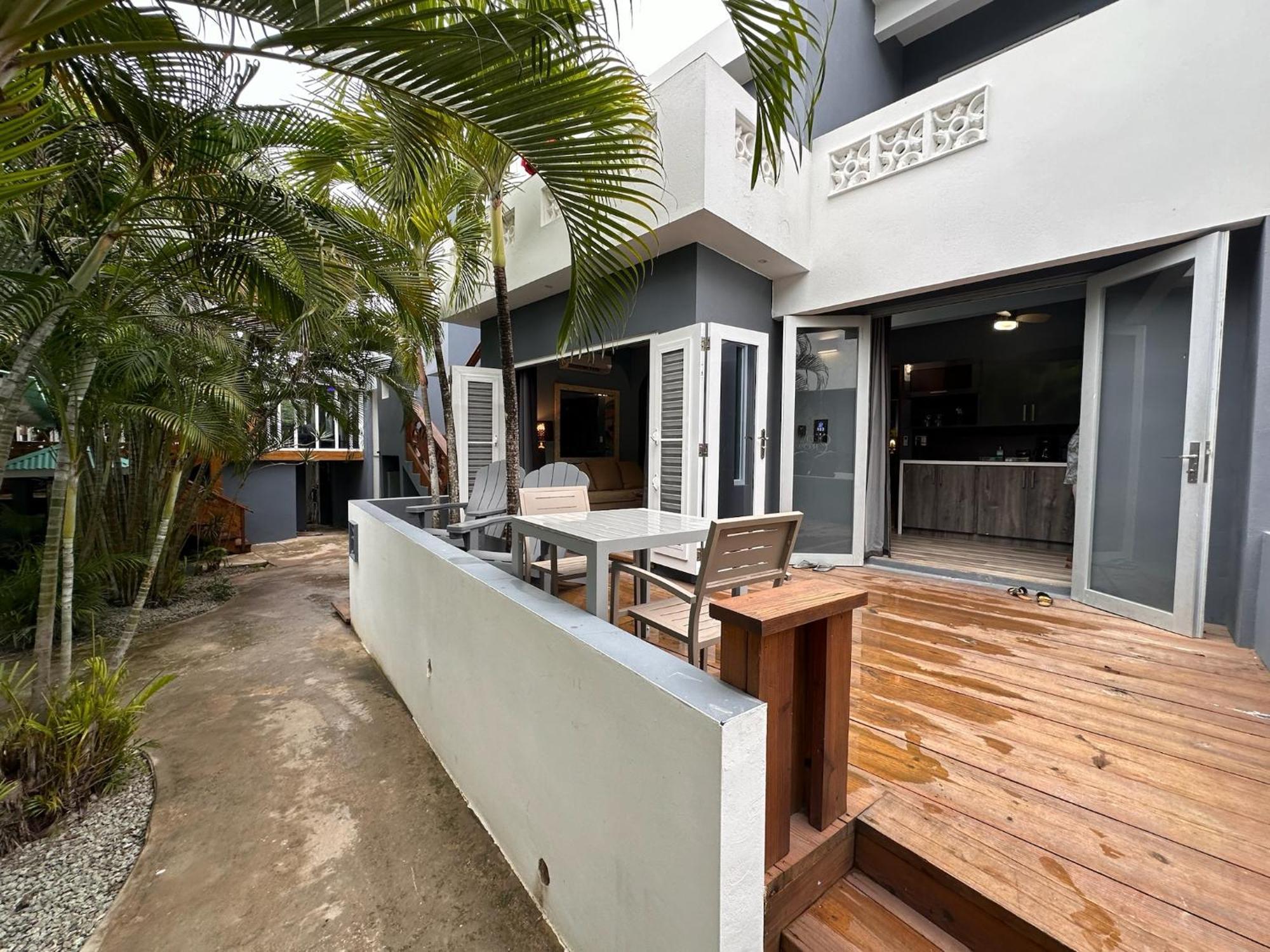 ויסקז Old Crow Hotel And Suites מראה חיצוני תמונה