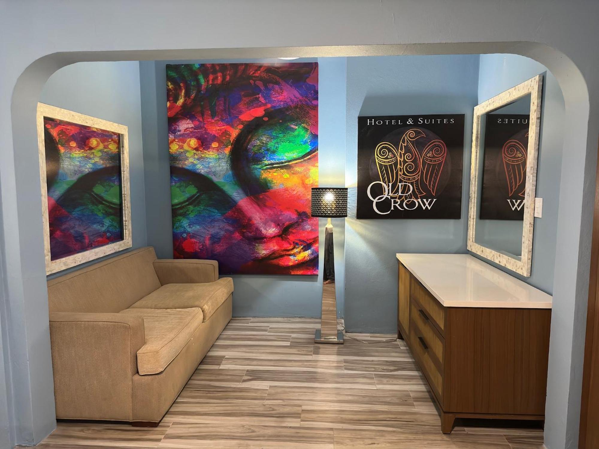 ויסקז Old Crow Hotel And Suites מראה חיצוני תמונה