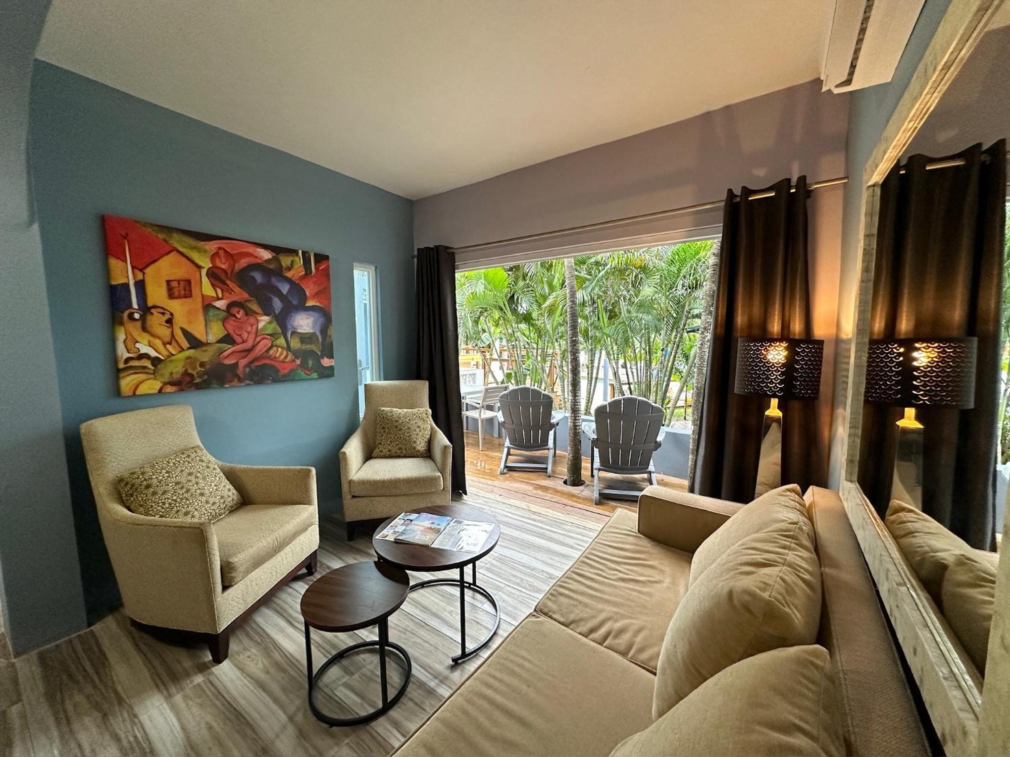 ויסקז Old Crow Hotel And Suites מראה חיצוני תמונה