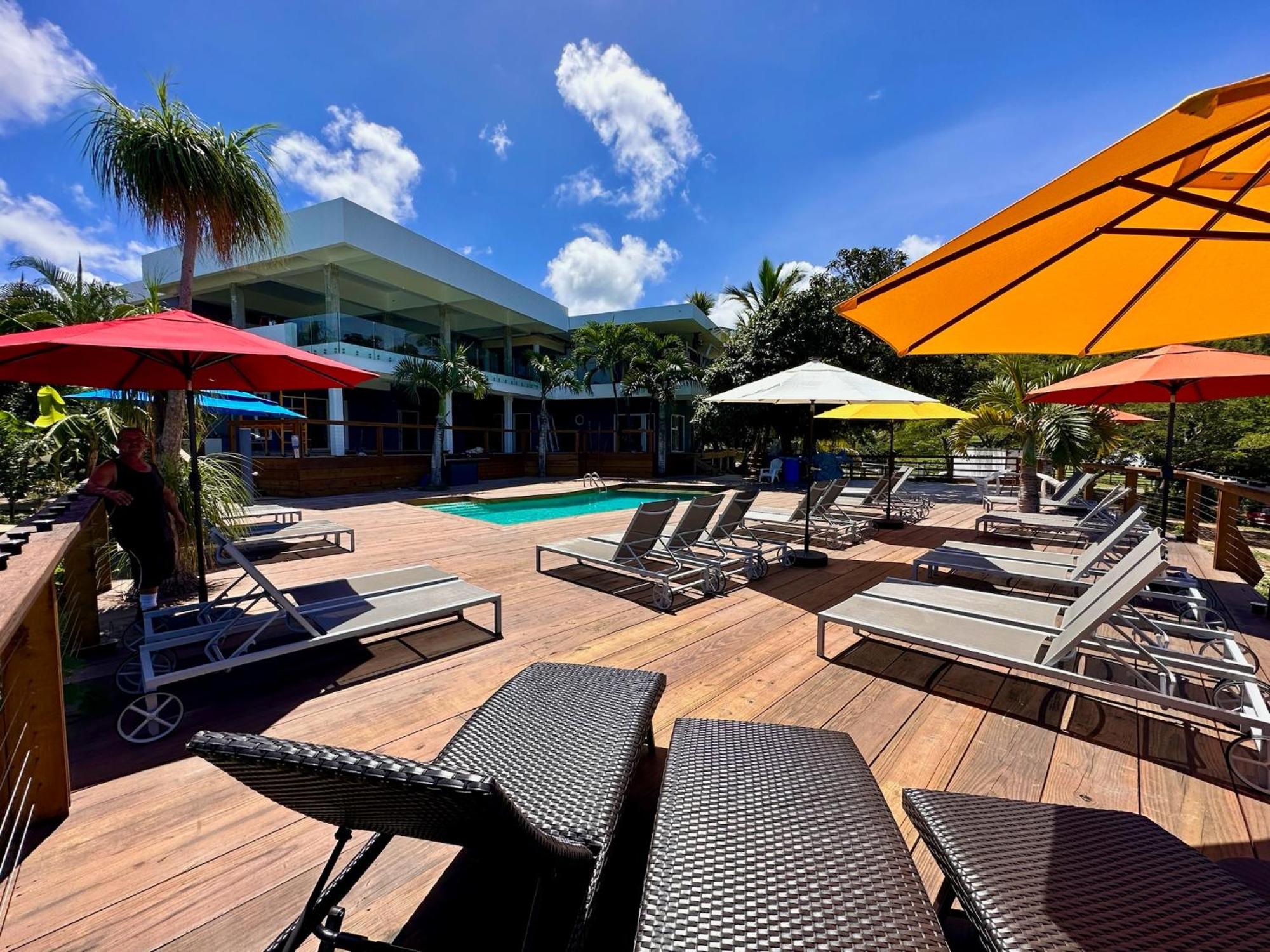 ויסקז Old Crow Hotel And Suites מראה חיצוני תמונה