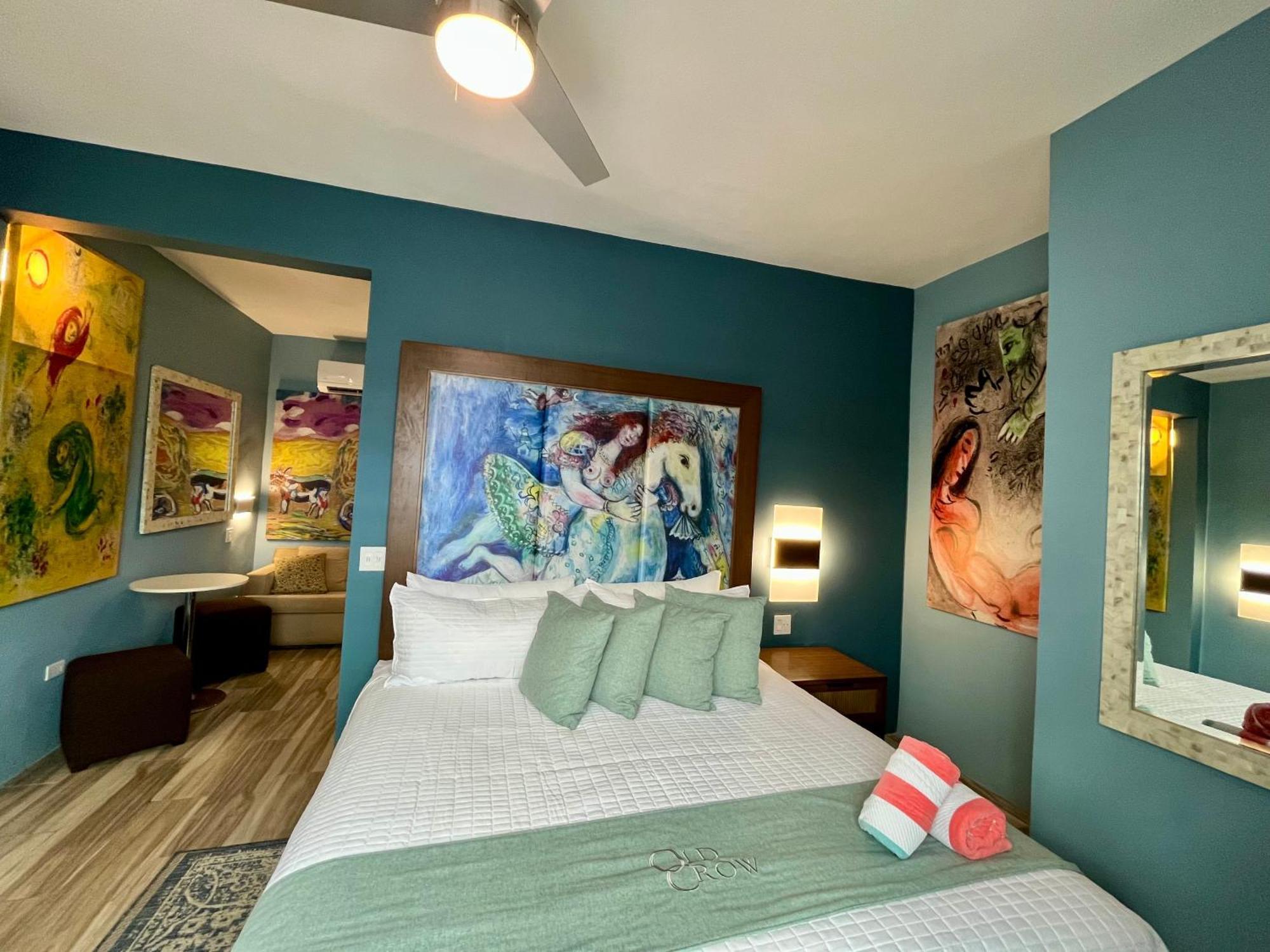 ויסקז Old Crow Hotel And Suites מראה חיצוני תמונה